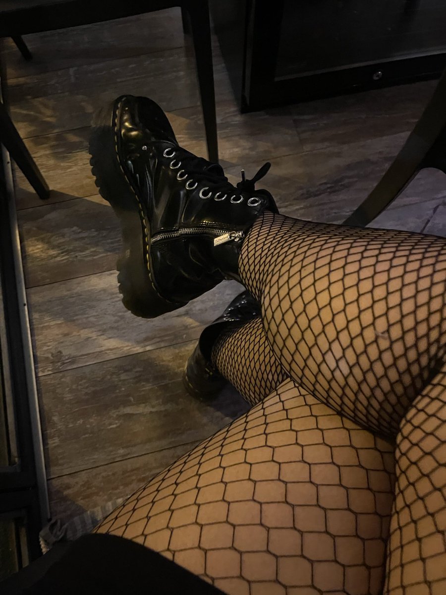 Deanoirrx's tweet photo. Sai già cosa devi fare 🐕

Findom finsub mistress sizetwitter feetfetish https://t.co/0XZUWyqv4z