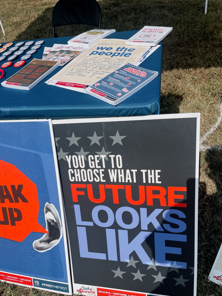 BrycenStrawn's tweet photo. Getting students to pledge to vote and passing out pocket constitutions to the next generation here in Tobaccoville! 
 
Our future is in good hands!! 🇺🇸🔥 https://t.co/hsKvf0R7Gk