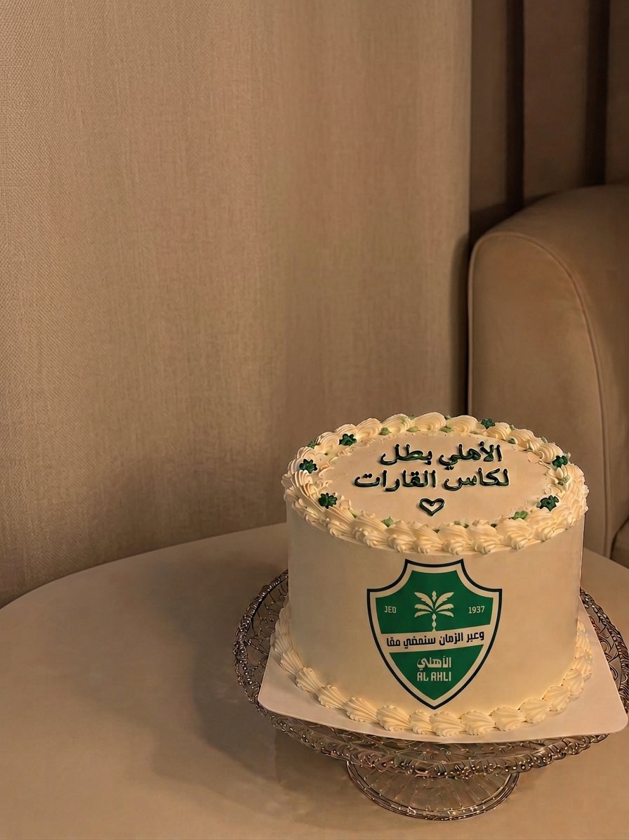 R_A1937's tweet photo. وش نسوي بالكيكة الحين..؟💔
حسبي الله ع من حرمنا الفرحه💔 https://t.co/GmcRUAb626