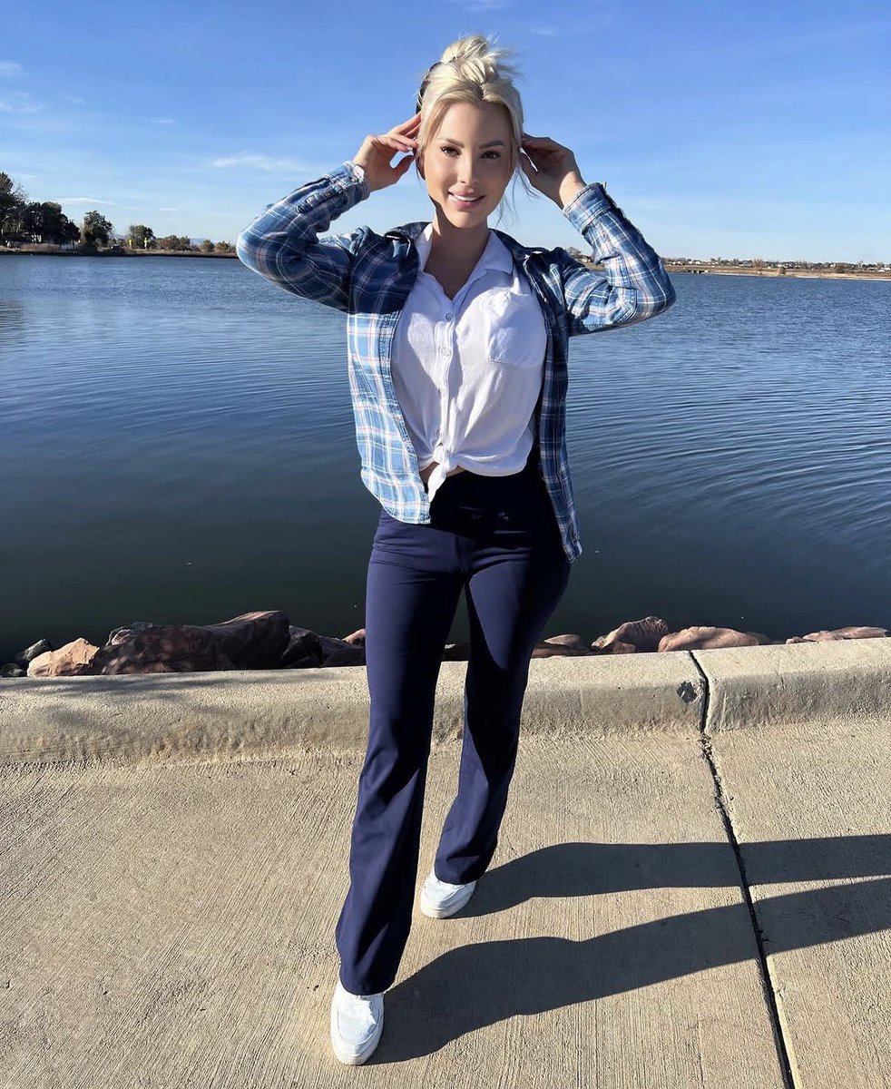 CaMom033's tweet photo. Did you know what makes you feel better being around it?

Anytime you’re heaving a bad day, go to a lake, river or ocean to relax. Better yet, put your feet in.
 
I promise you will feel better ☺️

#naturalhealing #negativeenergy #positivemindset https://t.co/ahBY83glJa