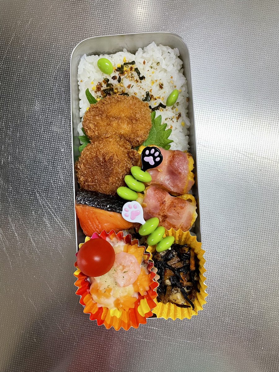 Sugar_maple_'s tweet photo. おはようございます(*Ü*)ﾉ"☁️
今日のお弁当🍱
と朝ん歩🐾
雨降る前に行けてよかった🤗
 #お弁当作り #お弁当記録 
 #犬のいる暮らし 
 #犬のいる生活  #チワパグ https://t.co/u4dEhChgYN