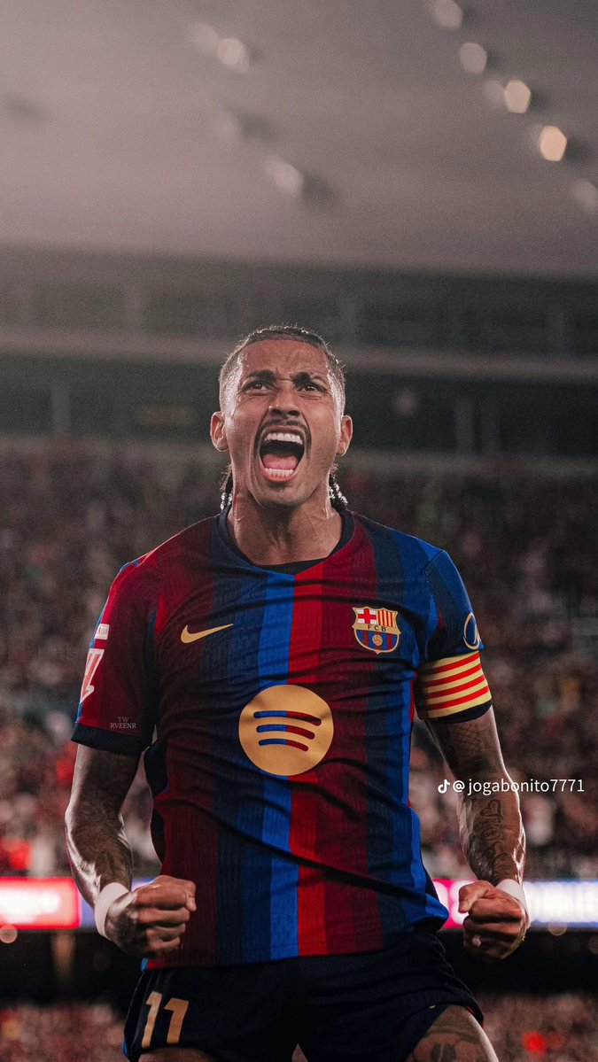 _dapani's tweet photo. @FCBarcelona_es @Raphinha_11b Gracias por tanto ídolo, los que te critiquen no saben nada de fútbol, a por todas para ganarte esa estatua! https://t.co/3ut1JGQUdC