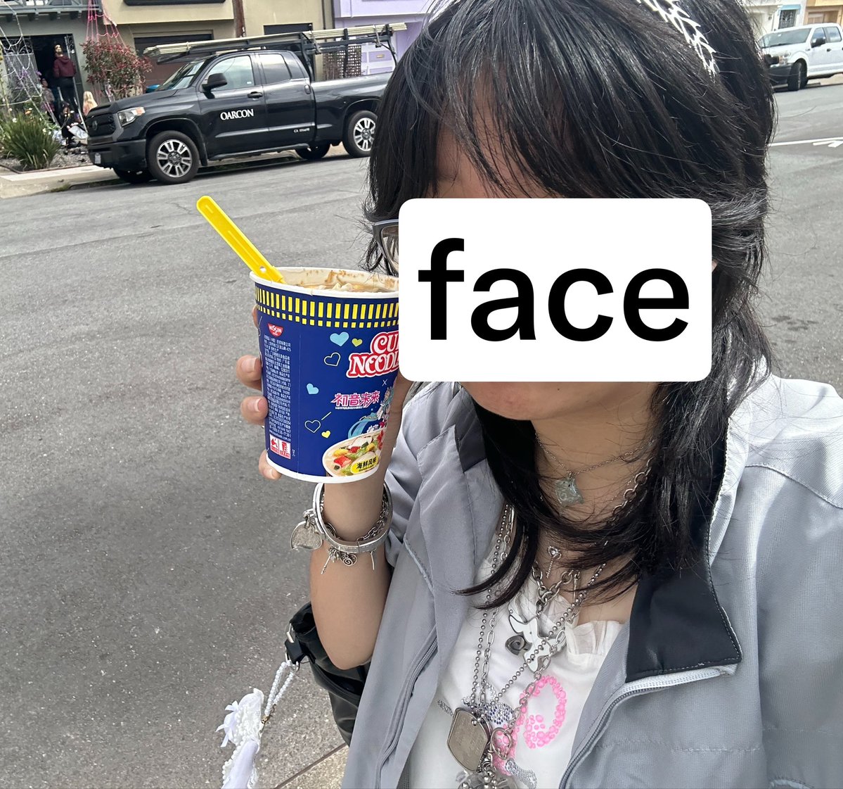 notstingrae36's tweet photo. save me miku cup noodles https://t.co/aAZjGZe2OU