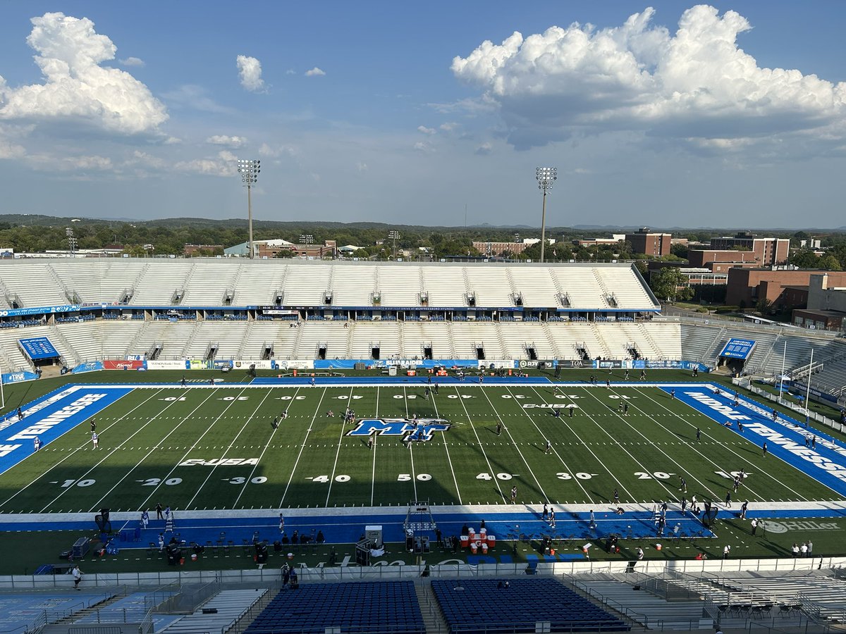 bwalker2004's tweet photo. Back in Floyd Stadium this evening for @MT_FB vs @NevadaFootball 

Both squads look to get back in the win column after suffering losses a week ago.

Follow along at the link:

https://t.co/1MGKGcn279 https://t.co/KOFGJqpmmE