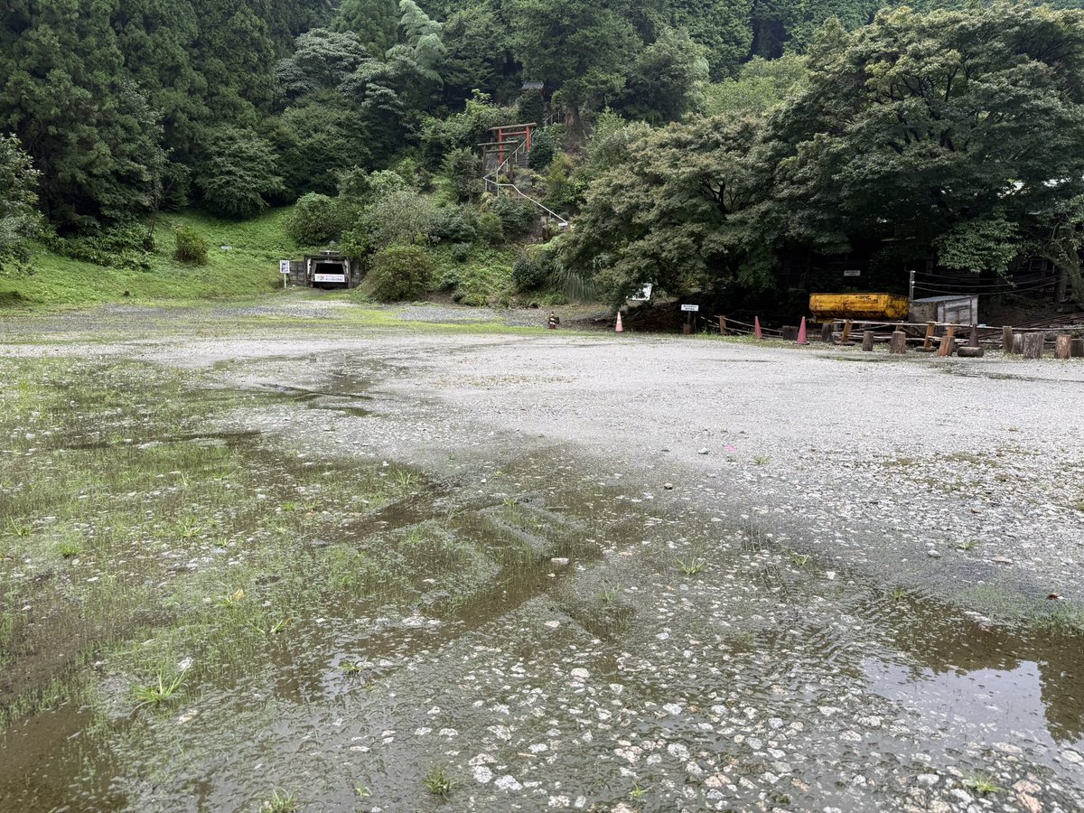 369mutuiwaki's tweet photo. のんびり台風🌀今の状況
心配だな〜
駐車場の水が、なかなか引かない https://t.co/I0zDjLk3Pt