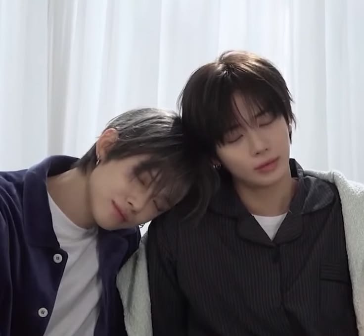 adelabbl's tweet photo. taebinjun au: "I'm not gonna teach your boyfriend how to dance with you"

después de terminar una relación de 6 años Taehyun empieza a salir con una nueva persona (Soobin) 

o dónde Yeonjun se muere de celos cada vez que los ve juntos pero no está seguro por cuál de los dos https://t.co/FbkPa6TyRl