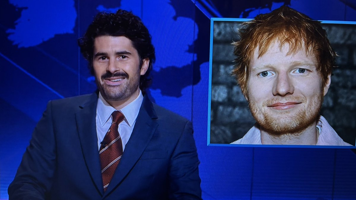 rjp0422's tweet photo. “Sheeran, pictured here looking at both sides of the issue” 💀 #SNLUK https://t.co/1rJa6mw3li