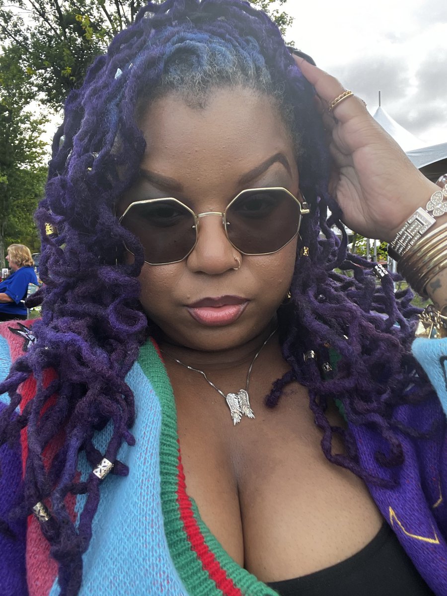 amthystphoenixx's tweet photo. Purple Flame at #winefest https://t.co/i6NpjviHxR