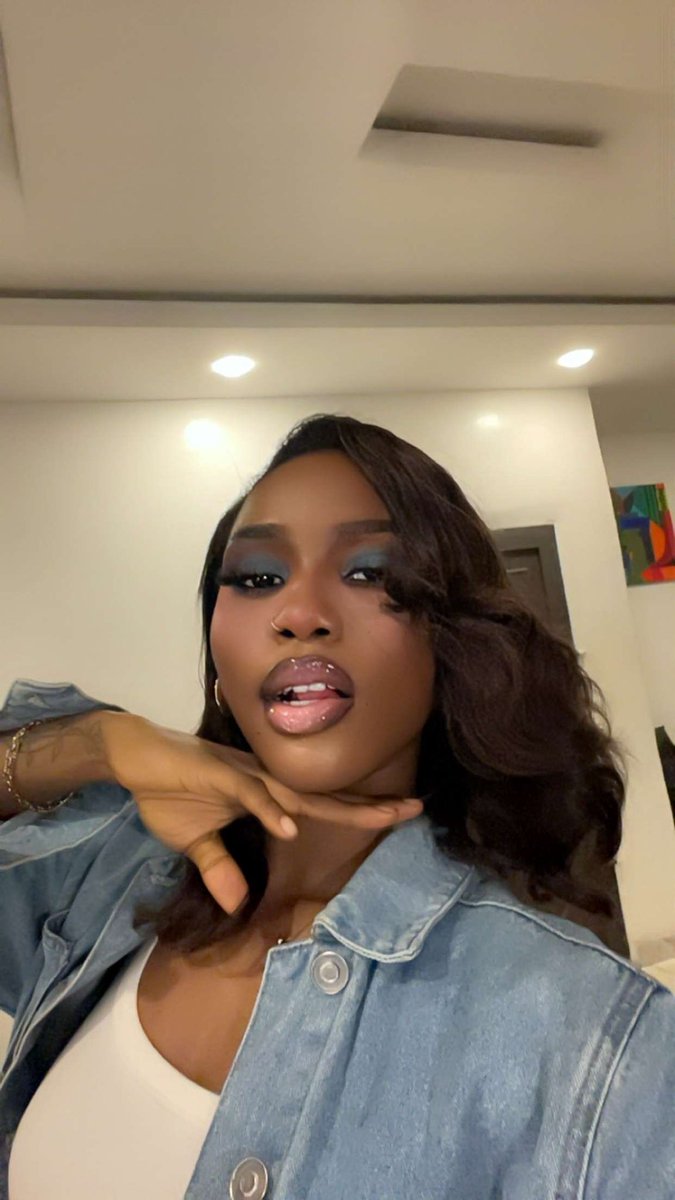 Daveenaa__'s tweet photo. 💋 https://t.co/9mLFgoengM