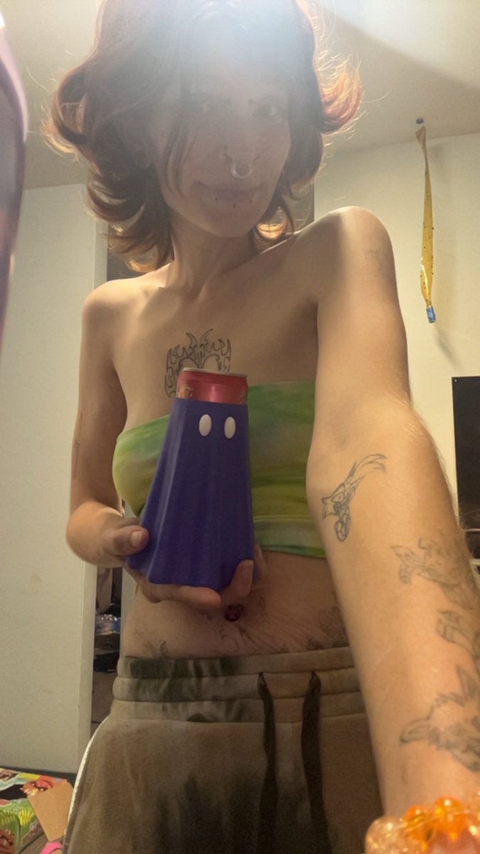 RoxyStar710's tweet photo. Sexy pics of me ft. My new Alani koozie I got from Etsy 😌💚 https://t.co/EH07WtDRZR