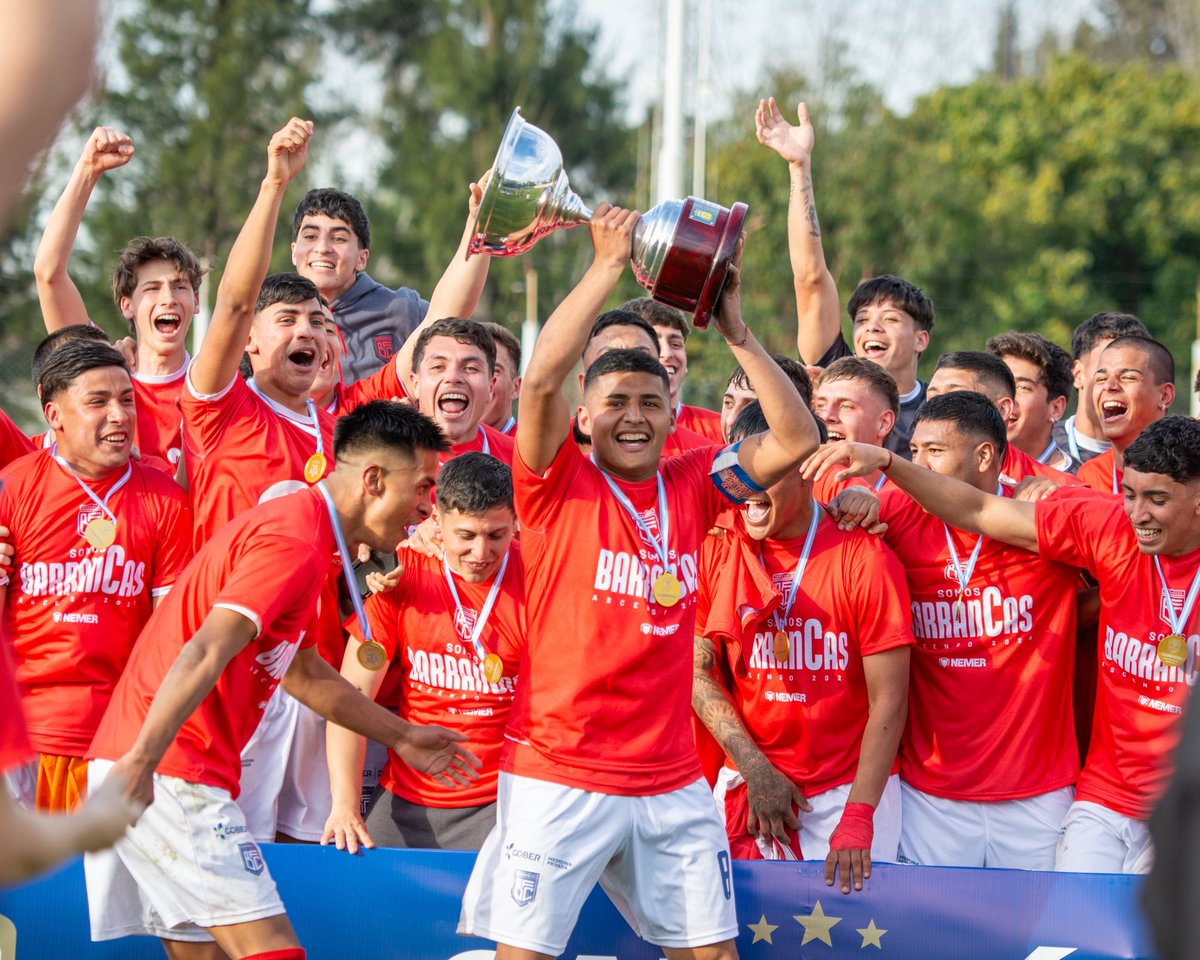 tapiachiqui's tweet photo. Felicitaciones al plantel, al cuerpo técnico, a la Comisión Directiva y a toda la gente de @BarrancasFC por el título del Promocional Amateur y el ascenso a la Primera C.

¡Salud, campeones! 👏🏻👏🏻👏🏻 https://t.co/g9F2t2tHmS