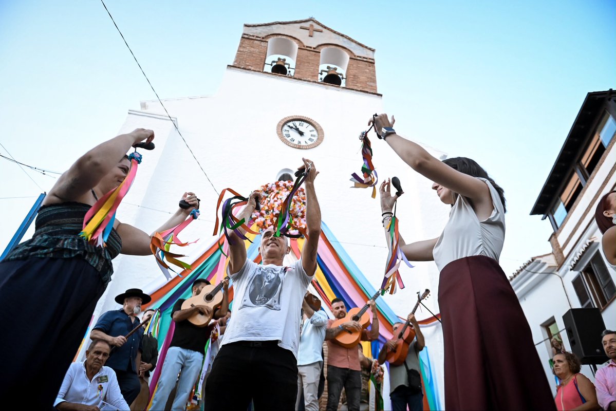 turismo_Rincon's tweet photo. Benagalbón se rindió a los verdiales 🪕

XXXI Concurso Tradicional, Fiesta de Interés Turístico de Andalucía: nueve pandas, plaza llena y victoria para la Panda de Bataná.

Gracias a todos los que hicisteis fiesta. Nos vemos en la próxima 🤍

#Verdiales #RincónDeLaVictoria https://t.co/zVQVDFvJNg