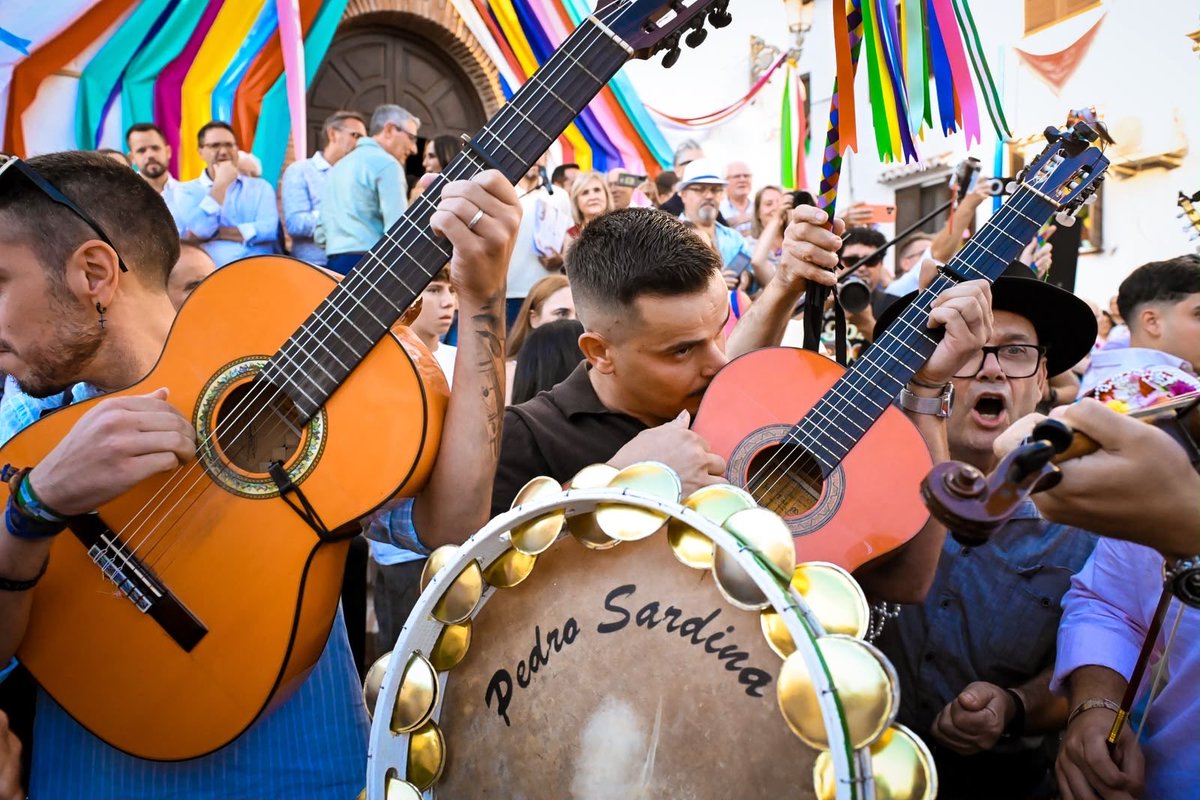 turismo_Rincon's tweet photo. Benagalbón se rindió a los verdiales 🪕

XXXI Concurso Tradicional, Fiesta de Interés Turístico de Andalucía: nueve pandas, plaza llena y victoria para la Panda de Bataná.

Gracias a todos los que hicisteis fiesta. Nos vemos en la próxima 🤍

#Verdiales #RincónDeLaVictoria https://t.co/zVQVDFvJNg