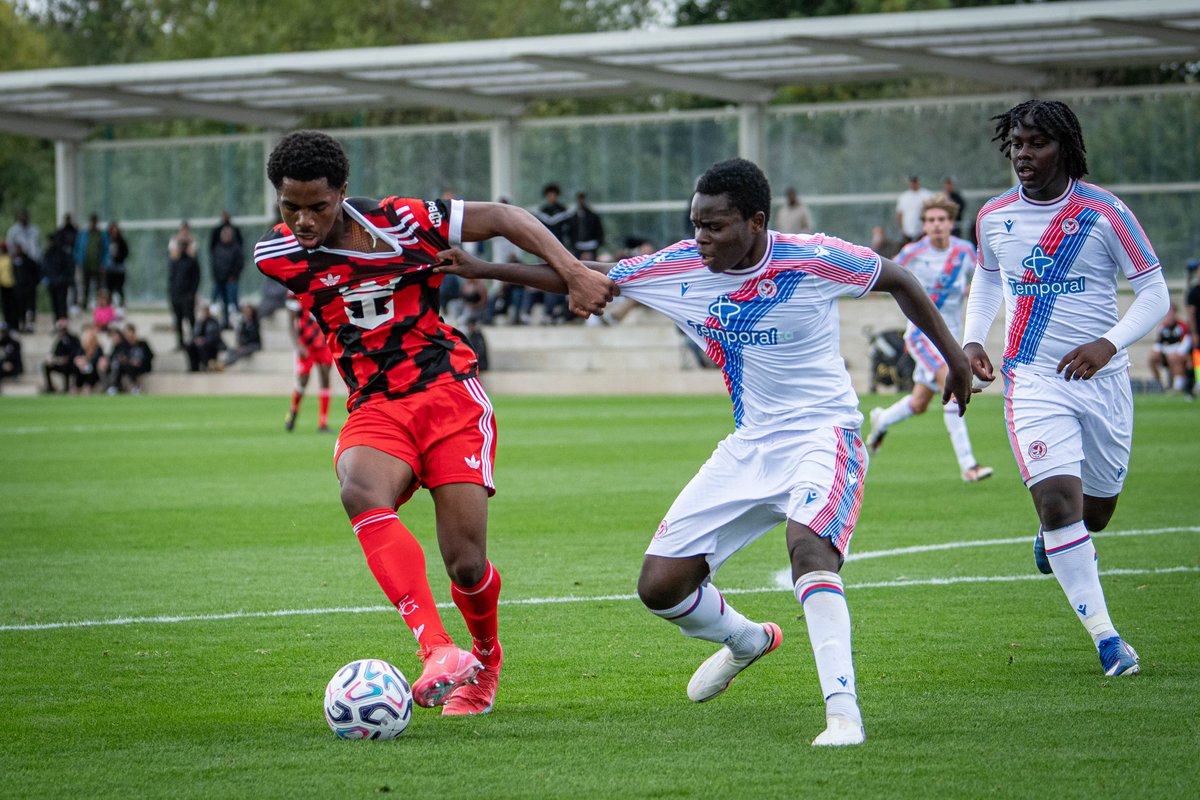 GRTPhotography's tweet photo. @HanworthVillaFC @TheCurfews @SouthernLeague1 @garyabs @drfc_official @Argyle @CarshaltonA_FC @EmiratesFACup @surreyfa @MalvernTown1946 2025/27 Season Thread - Match 15

@CPFCAcademy 3 - 3 @FulhamAcademy 

A first time at Palace's academy. Nice setting, with a pretty cool stand/bleacher for an academy pitch. Some ridiculous goals as well. https://t.co/OSbnpTEQQp