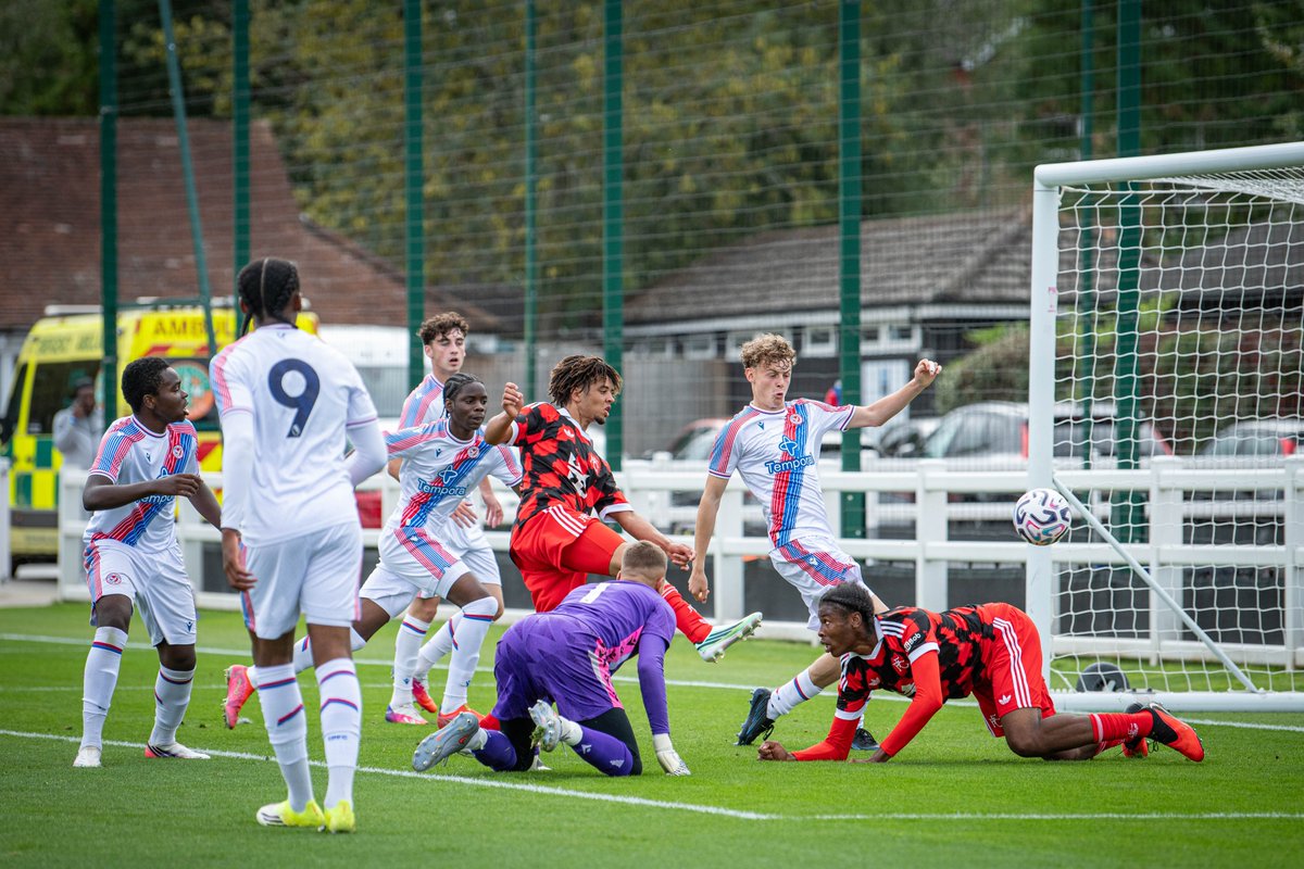 GRTPhotography's tweet photo. @HanworthVillaFC @TheCurfews @SouthernLeague1 @garyabs @drfc_official @Argyle @CarshaltonA_FC @EmiratesFACup @surreyfa @MalvernTown1946 2025/27 Season Thread - Match 15

@CPFCAcademy 3 - 3 @FulhamAcademy 

A first time at Palace's academy. Nice setting, with a pretty cool stand/bleacher for an academy pitch. Some ridiculous goals as well. https://t.co/OSbnpTEQQp
