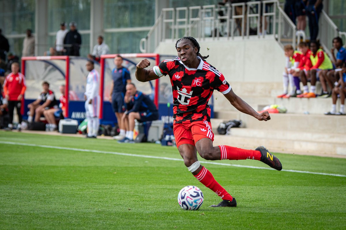 GRTPhotography's tweet photo. @HanworthVillaFC @TheCurfews @SouthernLeague1 @garyabs @drfc_official @Argyle @CarshaltonA_FC @EmiratesFACup @surreyfa @MalvernTown1946 2025/27 Season Thread - Match 15

@CPFCAcademy 3 - 3 @FulhamAcademy 

A first time at Palace's academy. Nice setting, with a pretty cool stand/bleacher for an academy pitch. Some ridiculous goals as well. https://t.co/OSbnpTEQQp