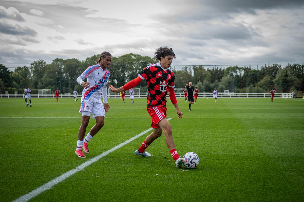 GRTPhotography's tweet photo. @HanworthVillaFC @TheCurfews @SouthernLeague1 @garyabs @drfc_official @Argyle @CarshaltonA_FC @EmiratesFACup @surreyfa @MalvernTown1946 2025/27 Season Thread - Match 15

@CPFCAcademy 3 - 3 @FulhamAcademy 

A first time at Palace's academy. Nice setting, with a pretty cool stand/bleacher for an academy pitch. Some ridiculous goals as well. https://t.co/OSbnpTEQQp