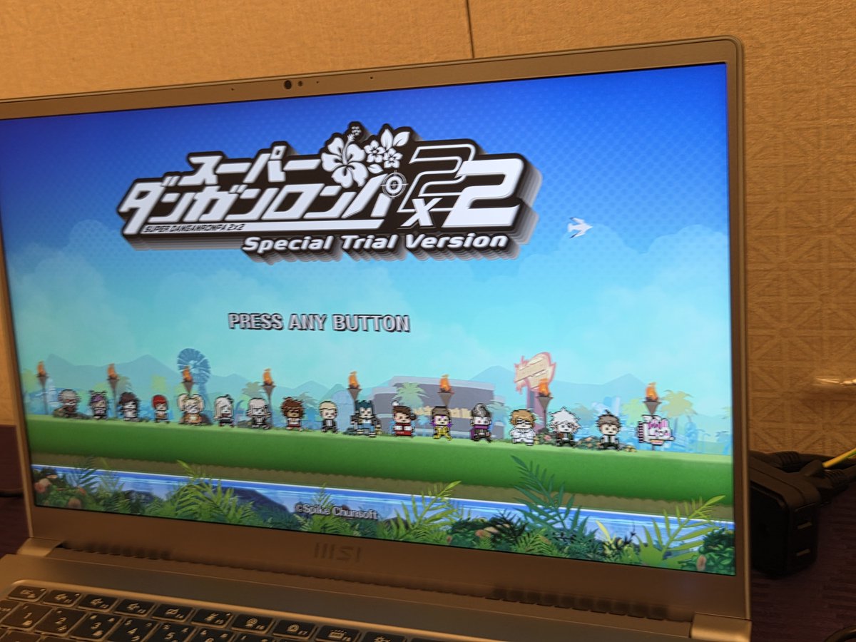 pochilpc's tweet photo. 『スーパーダンガンロンパ2×2』の試遊イベントにご招待いただき行ってきました！
グラフィックも綺麗で
キャラも動いたりして良かった！
かわいいモノクマを抱っこさせてもらって嬉しい😃💕実物大らしい😃
#スーパダンガンロンパ2x2 https://t.co/KqgbcT1wc4