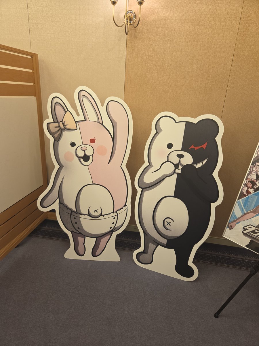 pochilpc's tweet photo. 『スーパーダンガンロンパ2×2』の試遊イベントにご招待いただき行ってきました！
グラフィックも綺麗で
キャラも動いたりして良かった！
かわいいモノクマを抱っこさせてもらって嬉しい😃💕実物大らしい😃
#スーパダンガンロンパ2x2 https://t.co/KqgbcT1wc4