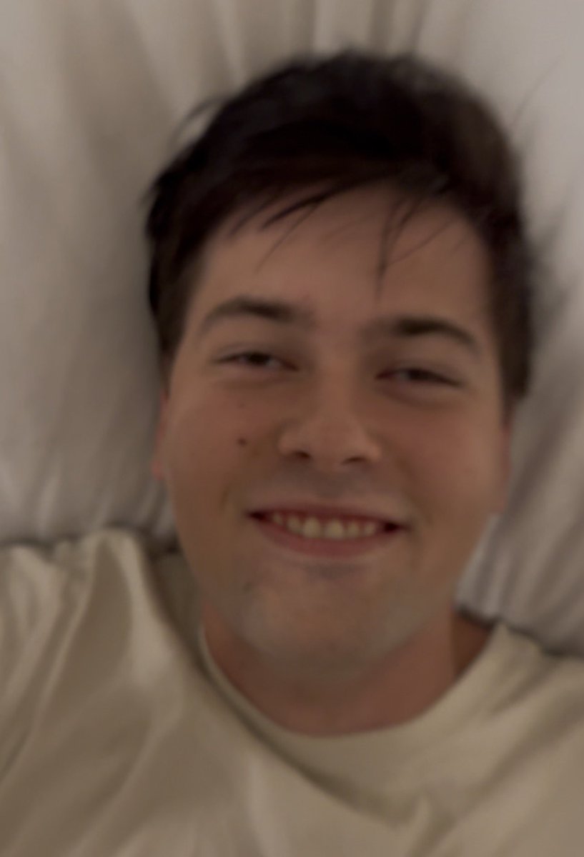 BAleksandr05's tweet photo. I see the hype behind femboys now. One took a photo of me while giving me straight teeth. https://t.co/qHp5odq1bO