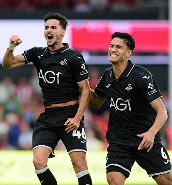 Icecanmnt10's tweet photo. Stephen Eustáquio scored the game winning goal for Swansea city today in a 2-1 win over Lincoln City 🏴󠁧󠁢󠁥󠁮󠁧󠁿 🇨🇦 

Swansea City are now sitting top of the league in the EFL Championship! 

#Cammnt #swans #swanseacity #EFLChampionship #england https://t.co/WncpJm9wuo