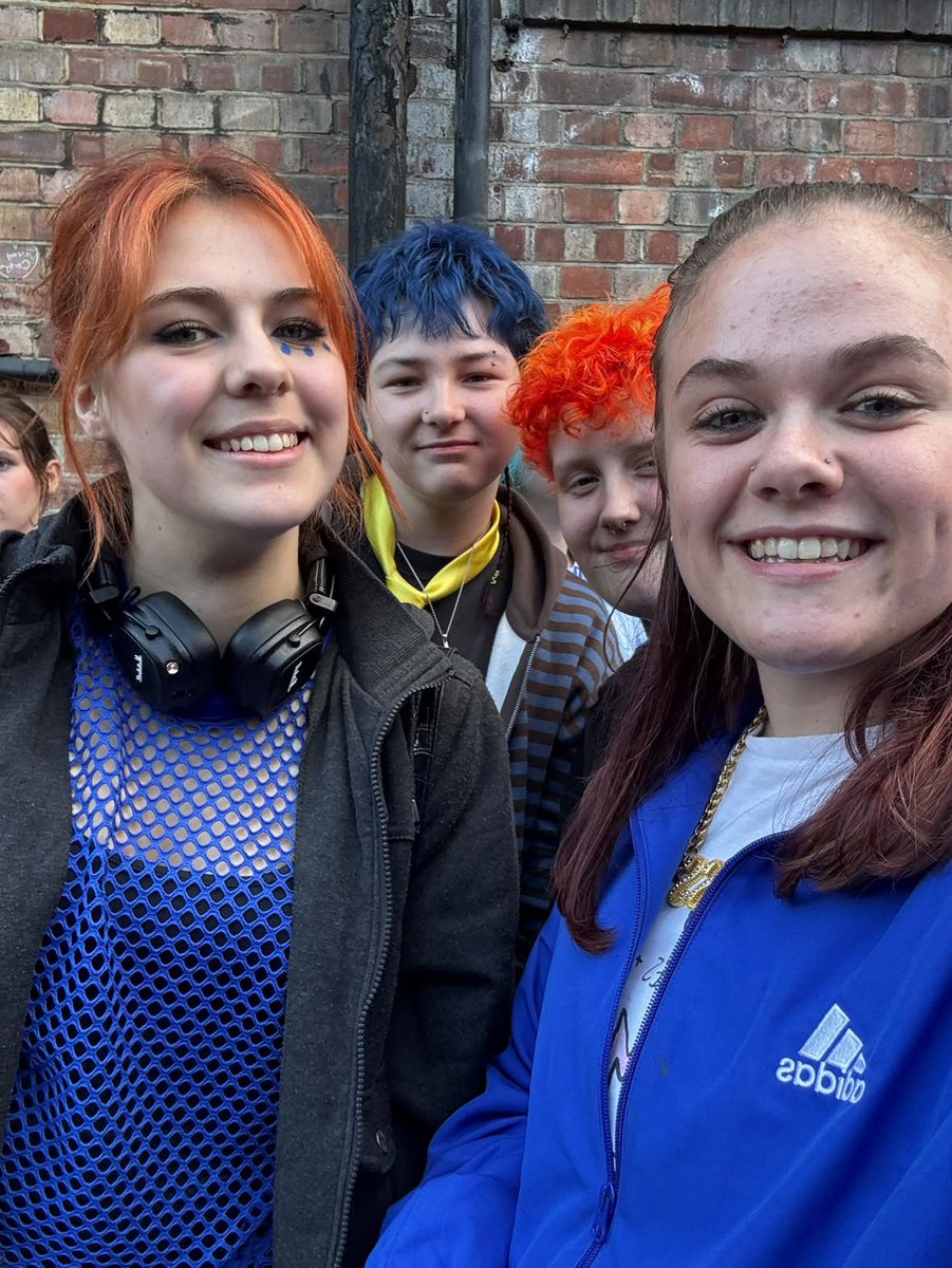 nutinacremeegg's tweet photo. #anyways i love my friends who i met thru james (been told im not allowed to just post lyra 😒) https://t.co/Lbhz5sMPuM