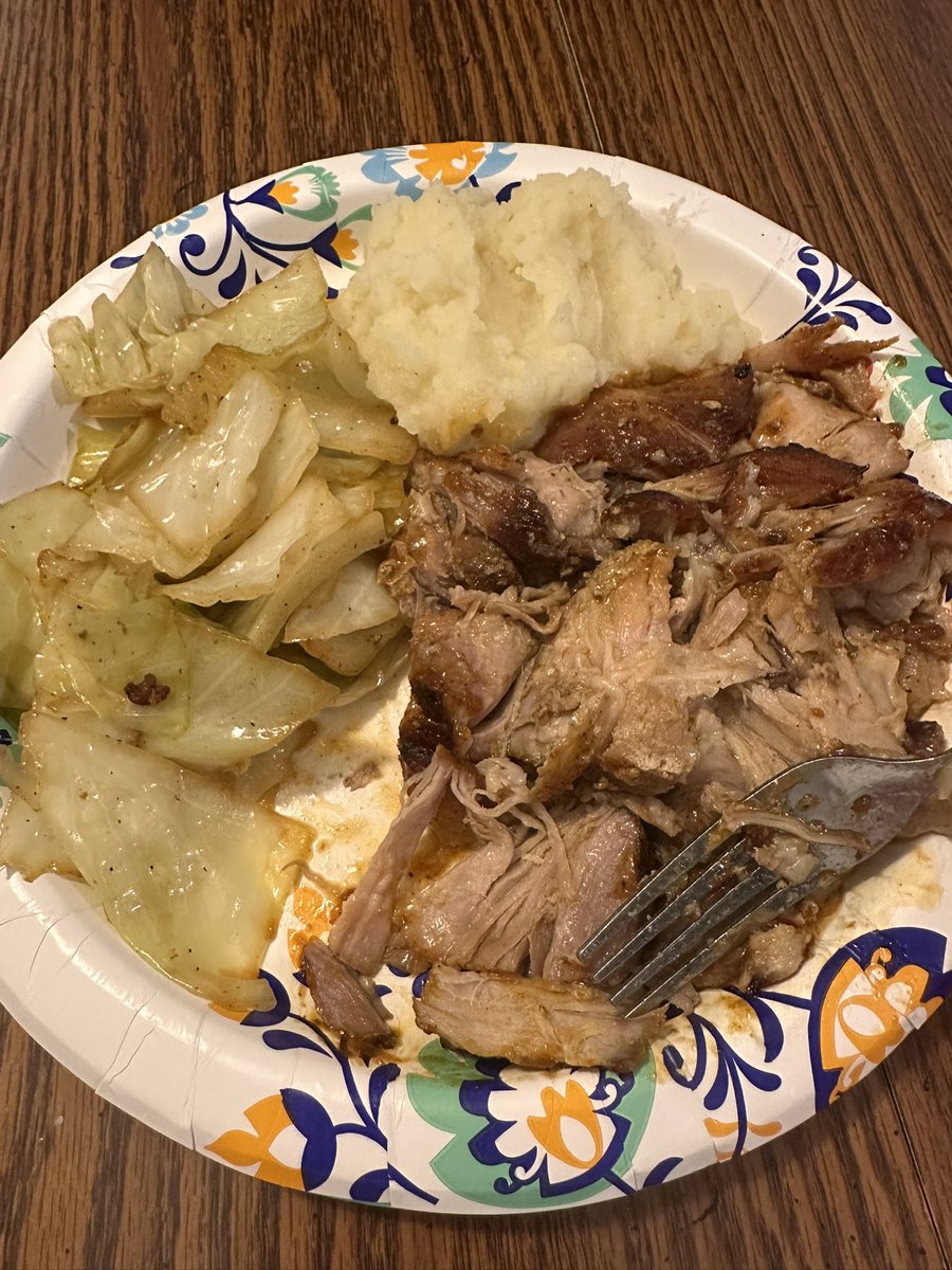 daisyfren's tweet photo. They literally fell off the bone. Sooooo tender 😍😍😍 https://t.co/R1dL8Ixr17