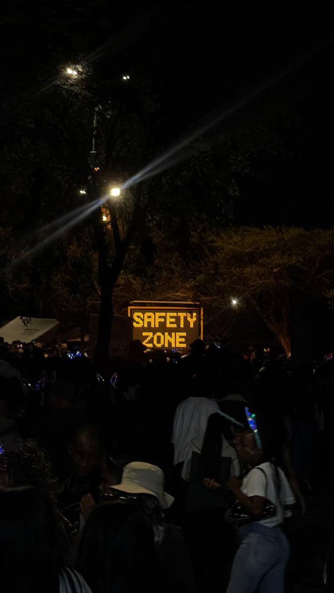 GaytonMcK's tweet photo. Pls come to Safety Zones if you don’t have a vehicle that will take you home, our free shuttles will drop you at home. We also have a specialized waiting area if you are awaiting your Uber or lift. Thanks. https://t.co/r9vOOnOSIA