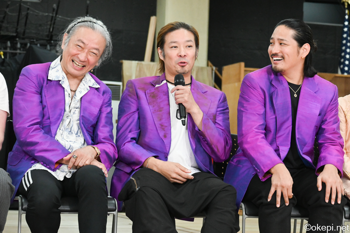 okepi_staff's tweet photo. ミュージカル『#ミス・サイゴン』稽古場取材会レポート
▶https://t.co/Kby6XC2ZfU

エンジニア3人の“仲良すぎる”トーク、キム＆クリスの組み合わせによる違い、クリストファー・キーさんによるキャストの「1ワード評」まで！
熱気あふれる稽古場の模様をお届けします！ https://t.co/7qToMgQ8Gr