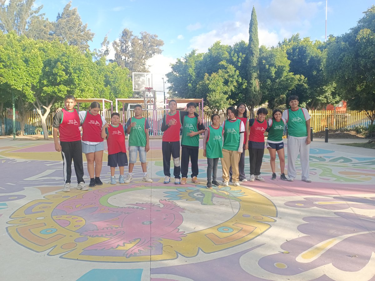 Eugepeve's tweet photo. Se activa 🚦 semáforo deportivo de la @FAHHdeporte a través del juego de basquetbol 🏀.🕊️
Cómo herramienta eficaz de prevención de adicciones, brindando motivación, pertenencia y hábitos positivos para la vida gracias @Martin01969019 por su apoyo 🙏🏻 https://t.co/9dvi2vNiXW