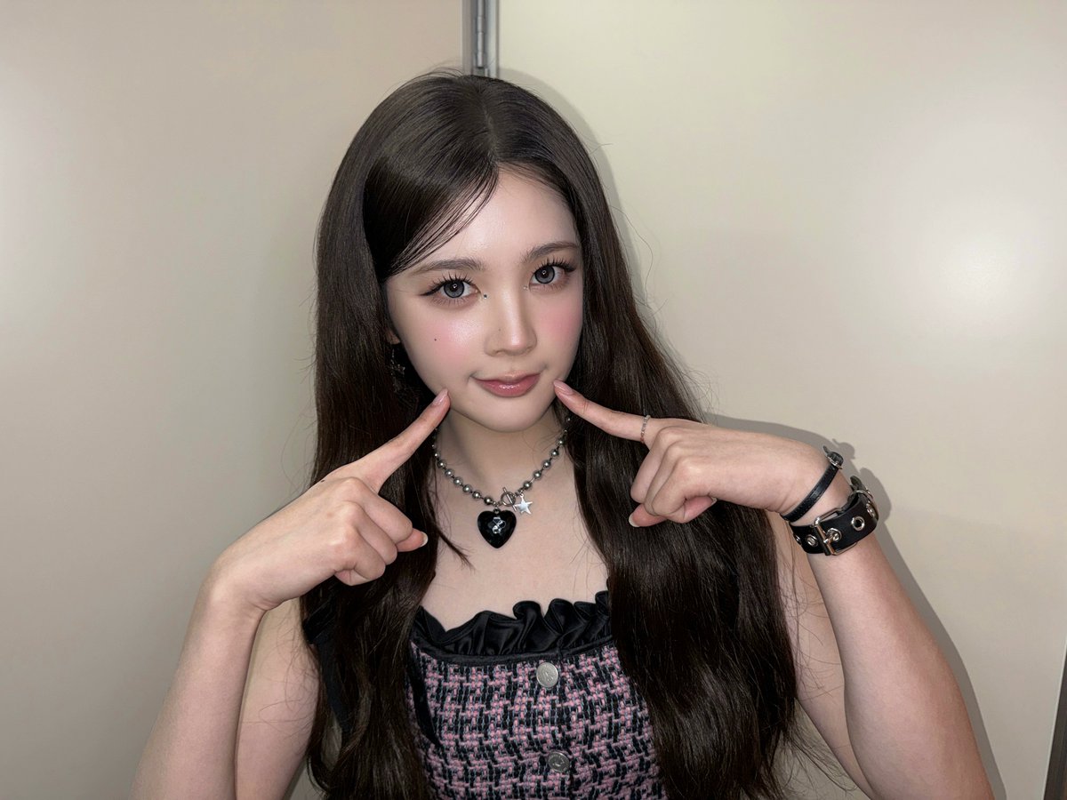 h2hbrazil_'s tweet photo. [SNS] 26.09.17 atualização A-NA no Weverse 

"Foi uma apresentação divertida 💖"  🌻💛 1/2

#A_NA #에이나 #Hearts2Hearts #Hearts2HeartsBrazil #H2H_Brazil #Hearts2Hearts_Brazil #Hachus #Updates https://t.co/hqpFO7RRV5