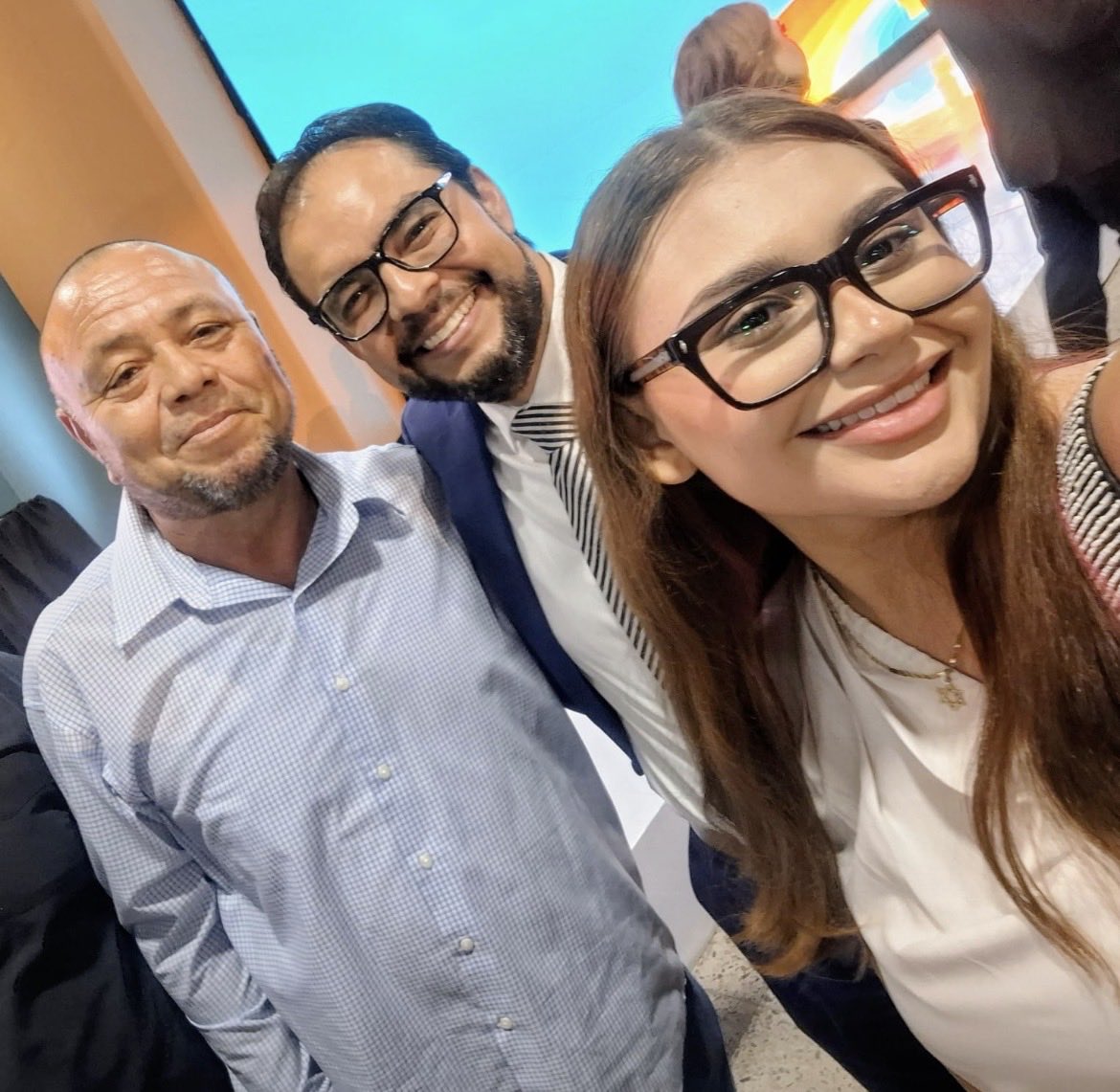 Humbertosouza82's tweet photo. Muchas felicidades compañeros Ilse y Juan Cota por asumir esta responsabilidad! A trabajar desde la Direccion municipal Ejecutiva PRD/#MACISO por Cajeme. Animo! https://t.co/aWj9I1qNlK