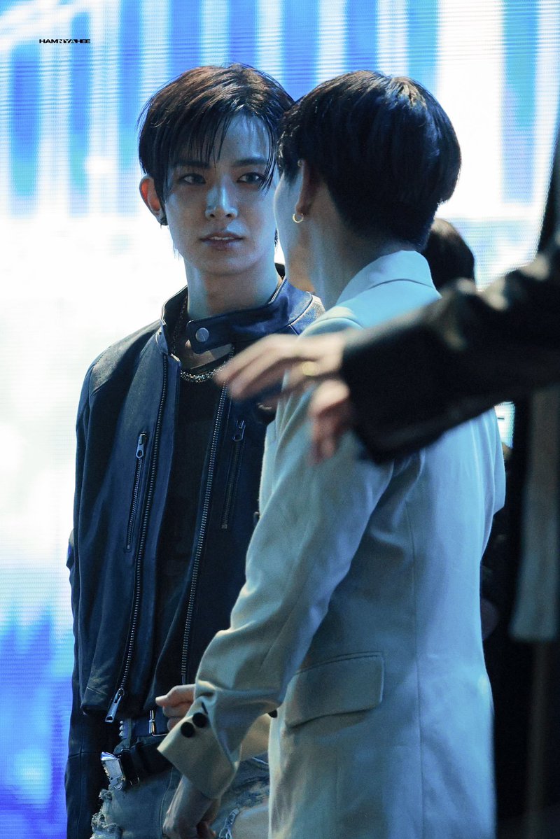 heevaness's tweet photo. im gonna smoke tf out of this heejoong blunt interaction LIKE i desperately need them to collab bcs i already know it's gonna be banger https://t.co/PXqxFvSc9b