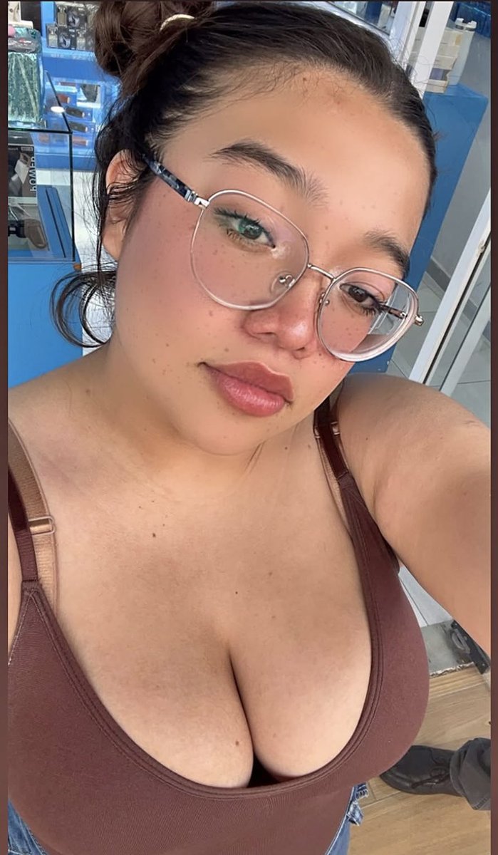 LilyMelonsOf's tweet photo. Me saco las tetas en tu chat, MANDEN DM 😍❤️ https://t.co/gJ7svMNrc3