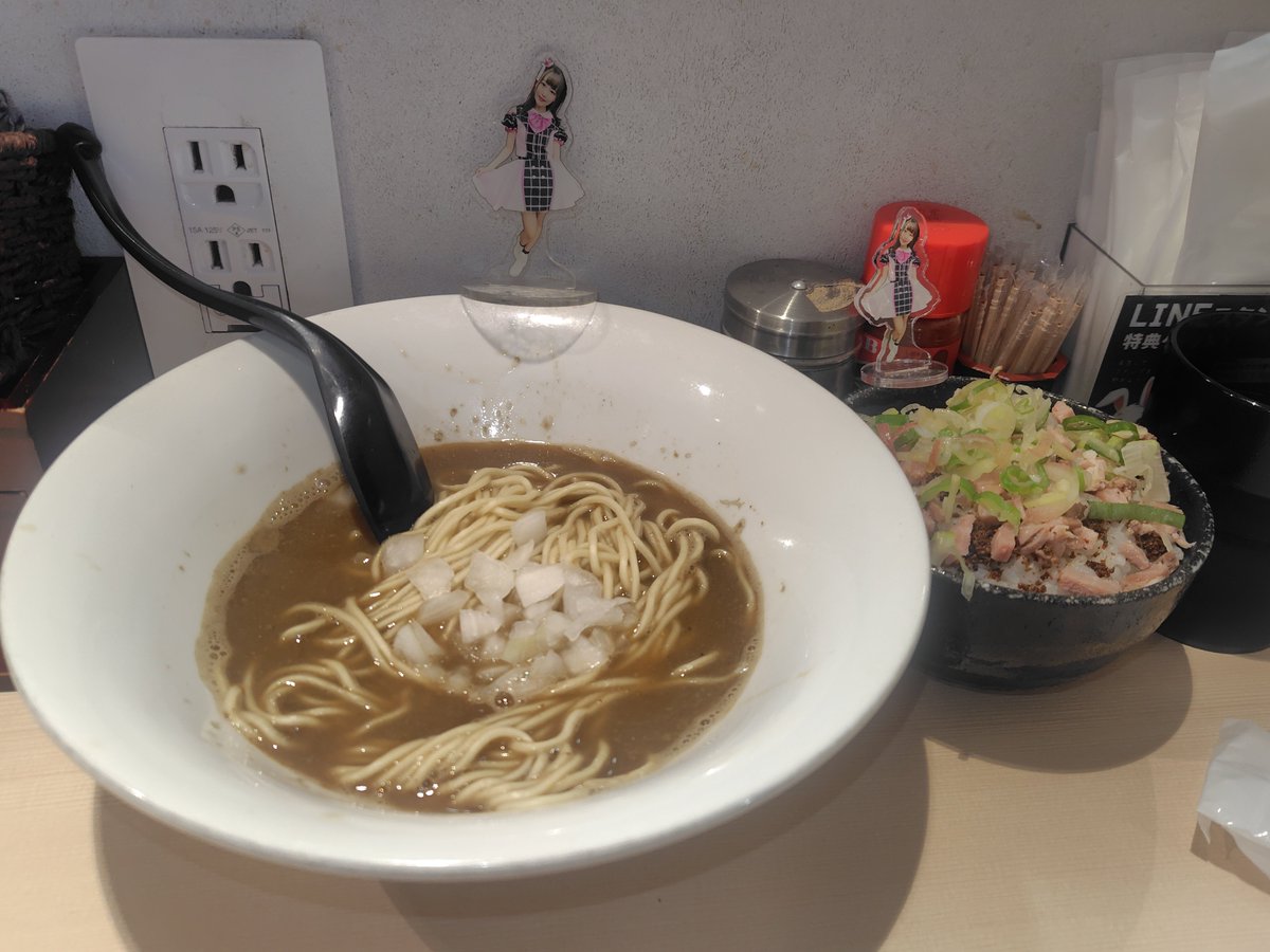 hangyoty's tweet photo. 名古屋に着いたので、麺処彩和の朝ラー濃厚ラーメンセットをコップのちさてぃを添えて食べるよぉ〜☆ https://t.co/XTbU0WxUHb