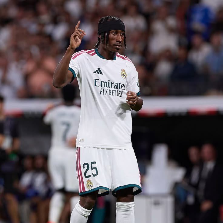 theMadridZone's tweet photo. 🚨 JUST IN: José Mourinho has ONE DOUBT for the starting XI vs Atletico Madrid:

Whether to start Arda Guler or Yan Diomandé. @diarioas https://t.co/1SXHQVtsVj
