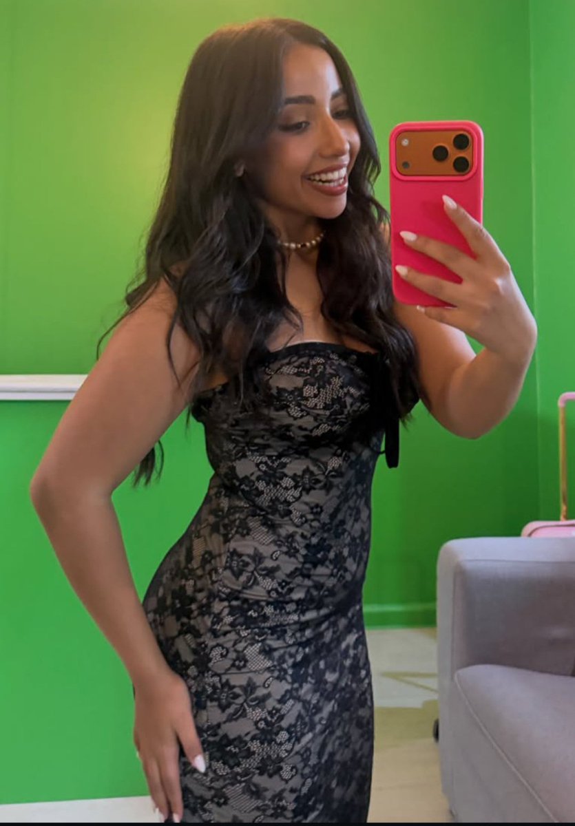 Maria1844556624's tweet photo. Mhhhh Chocoh 🥵🥵 https://t.co/qL3NxmlqMd