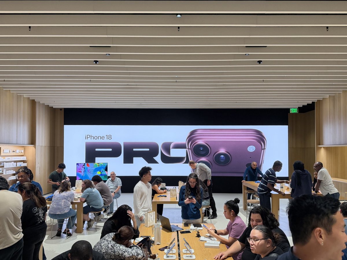 KyberWolffe's tweet photo. Love seeing the energy for the new iPhones, Apple Watches, and AirPods! https://t.co/MkrMg6lpY0