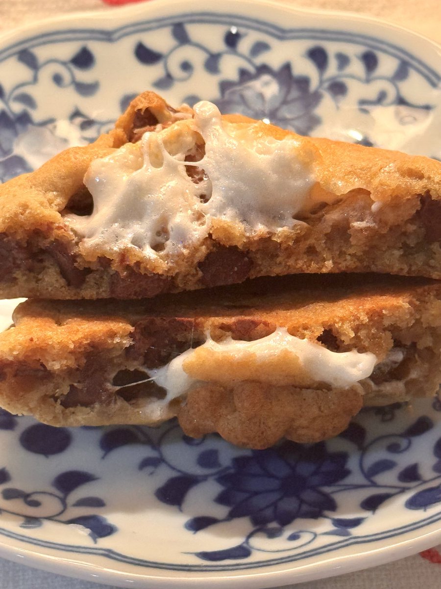 bearberryvee's tweet photo. giant teddy s’more cookies i made https://t.co/R9gOUuRBvB