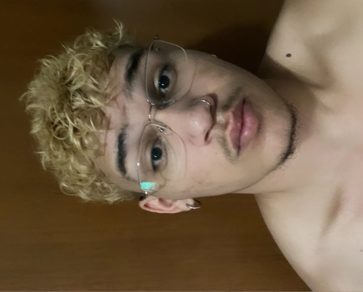 missbabacu's tweet photo. postei no insta e me chamaram de jeffrey dahmer exibicionista https://t.co/cmG6fsB6br