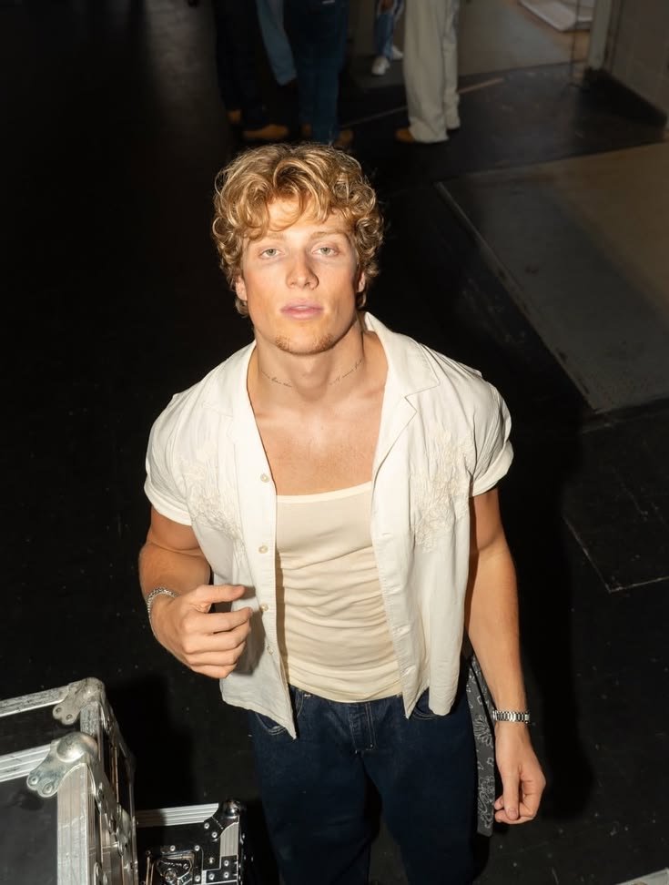 theprophcys's tweet photo. te amo bradley te amo https://t.co/dQotv5N0OL