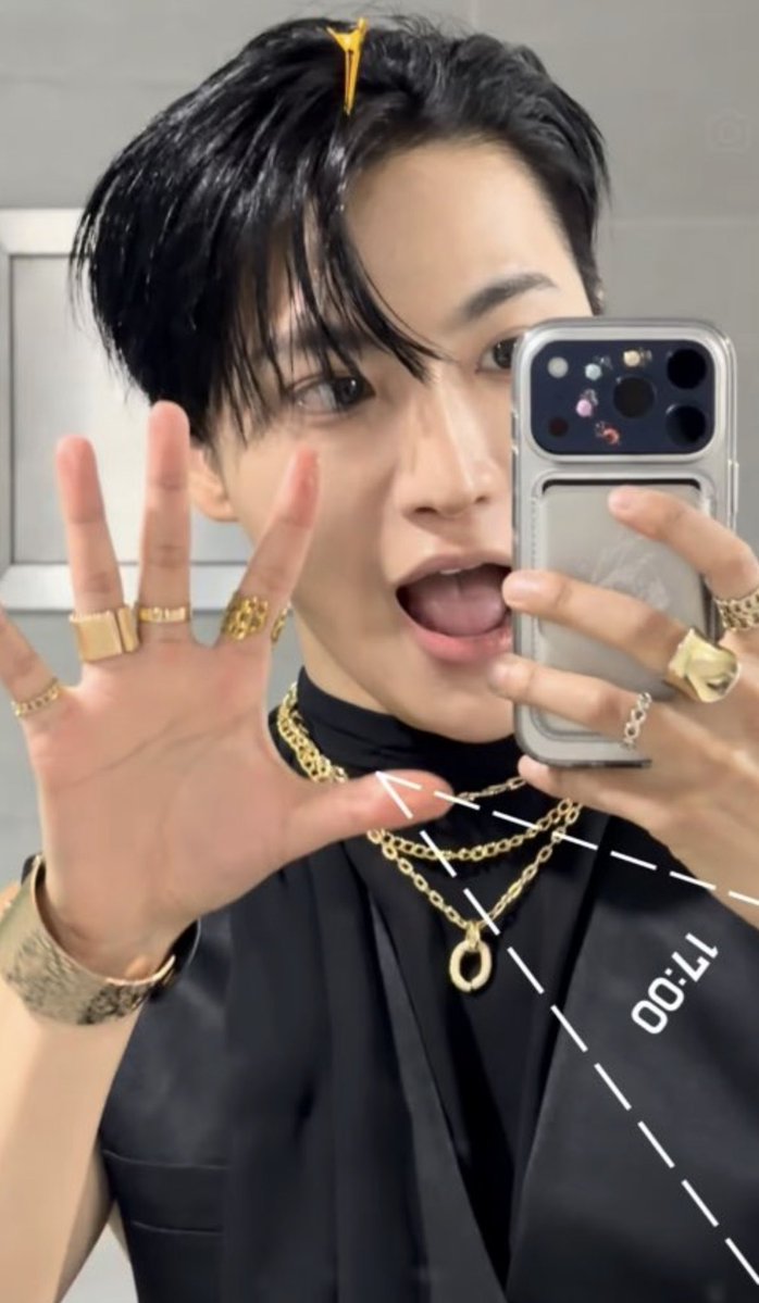 geniejimins's tweet photo. he looks very toothless to me here https://t.co/9S6umvVHyr