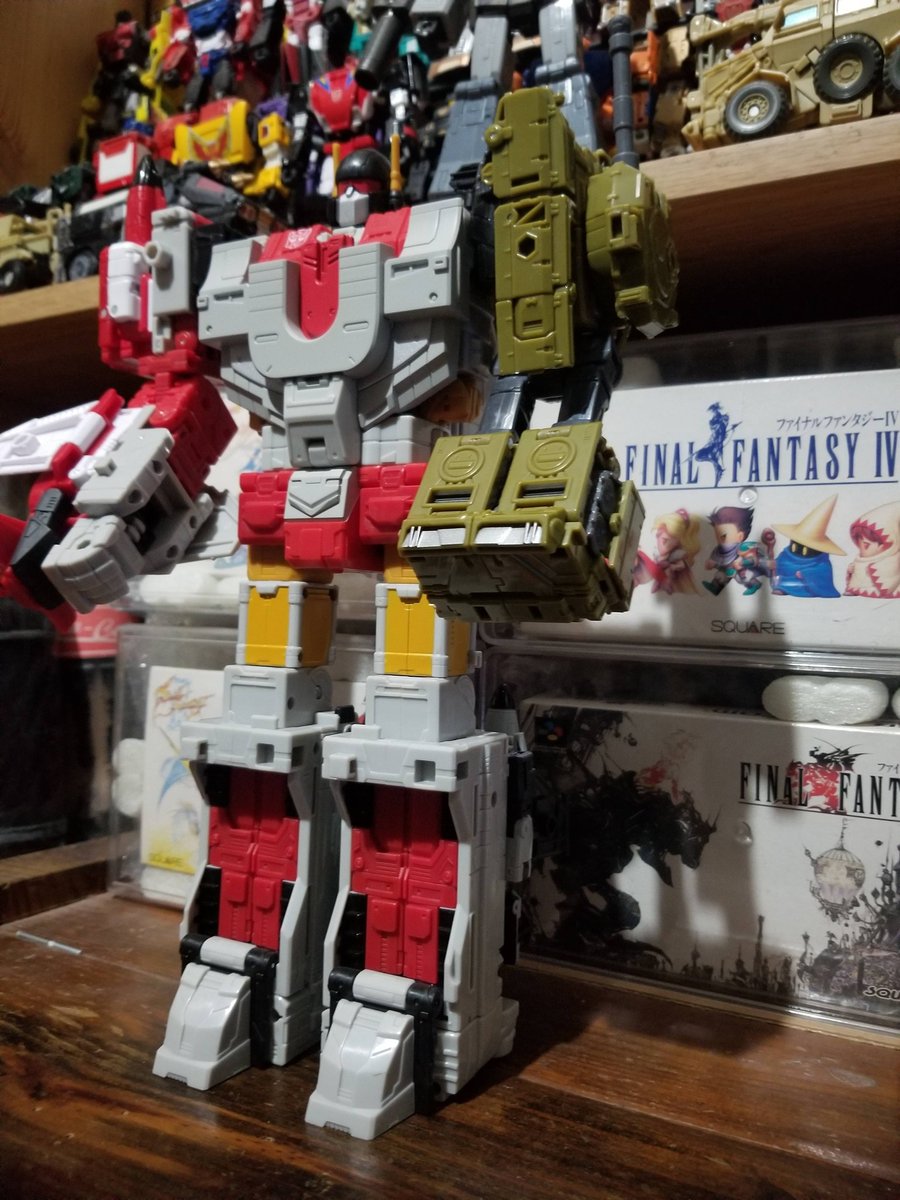 MoggyZpartuss's tweet photo. If Brawl can be an arm, so can Swindle. #Swindle   #ageoftheprimes #decepticon #combaticon #transformers #armmode #customize https://t.co/ommY1KPDoo