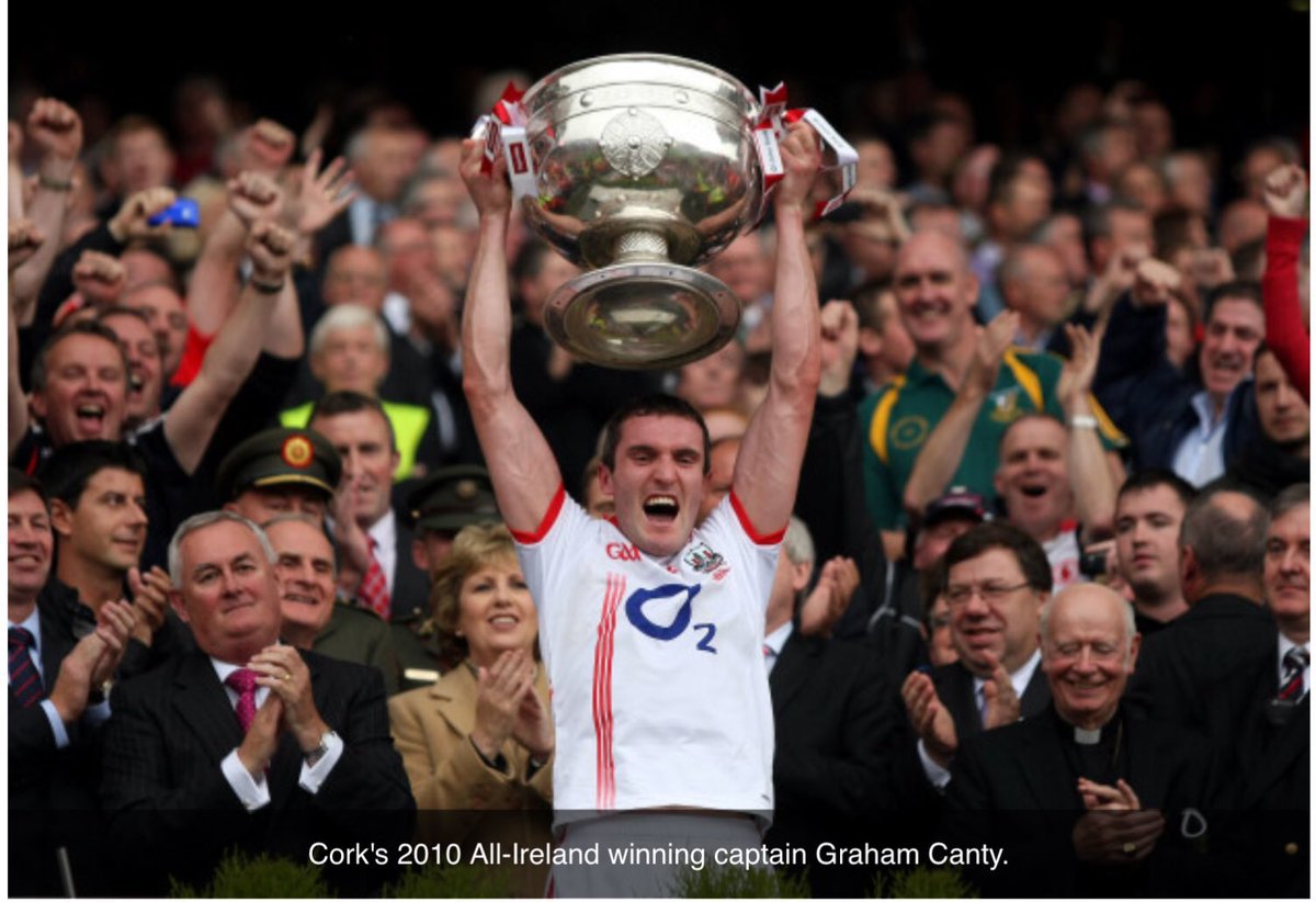 SportsHistory26's tweet photo. A great day at @CrokePark 

A great moment for @bantryblues and for the whole of the county as Graham Canty lifted the famed Sam Maguire Cup at Headquarters on this day in 2010…🟥⬜️

#SportingMemories #OTD #GAA #GaelicFootball #BantryBlues #Cork 🟥⬜️ https://t.co/0hu3EGcQTZ
