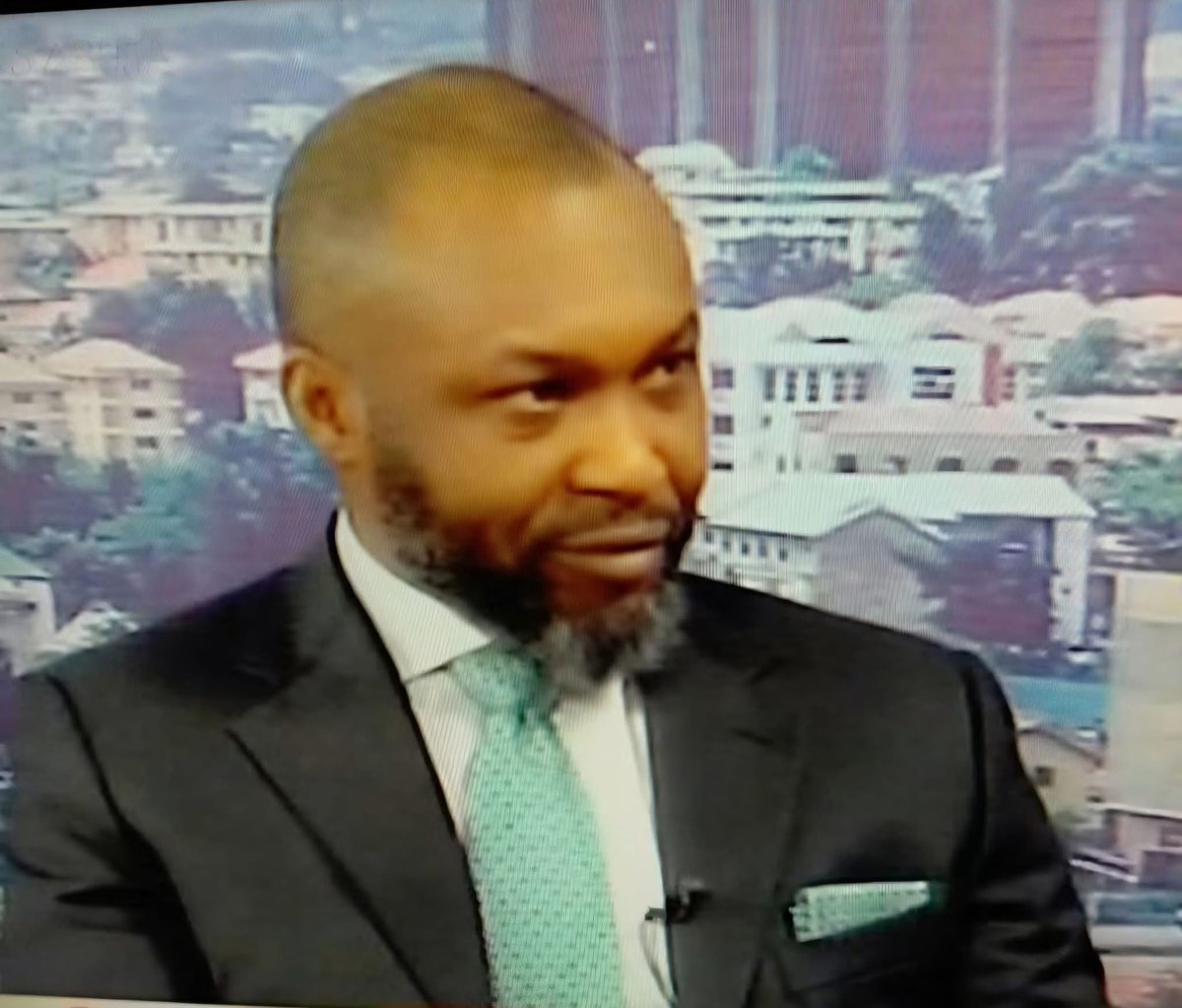 EhisBukason's tweet photo. This fake man has suddenly gone silent and has refused to say anything about what Soludo is doing to PO!

He is silent because he thinks that Soludo will handover to him.

It is very hard to see an Igbo elite you could look up to; most of them are compromised with no souls and balls.