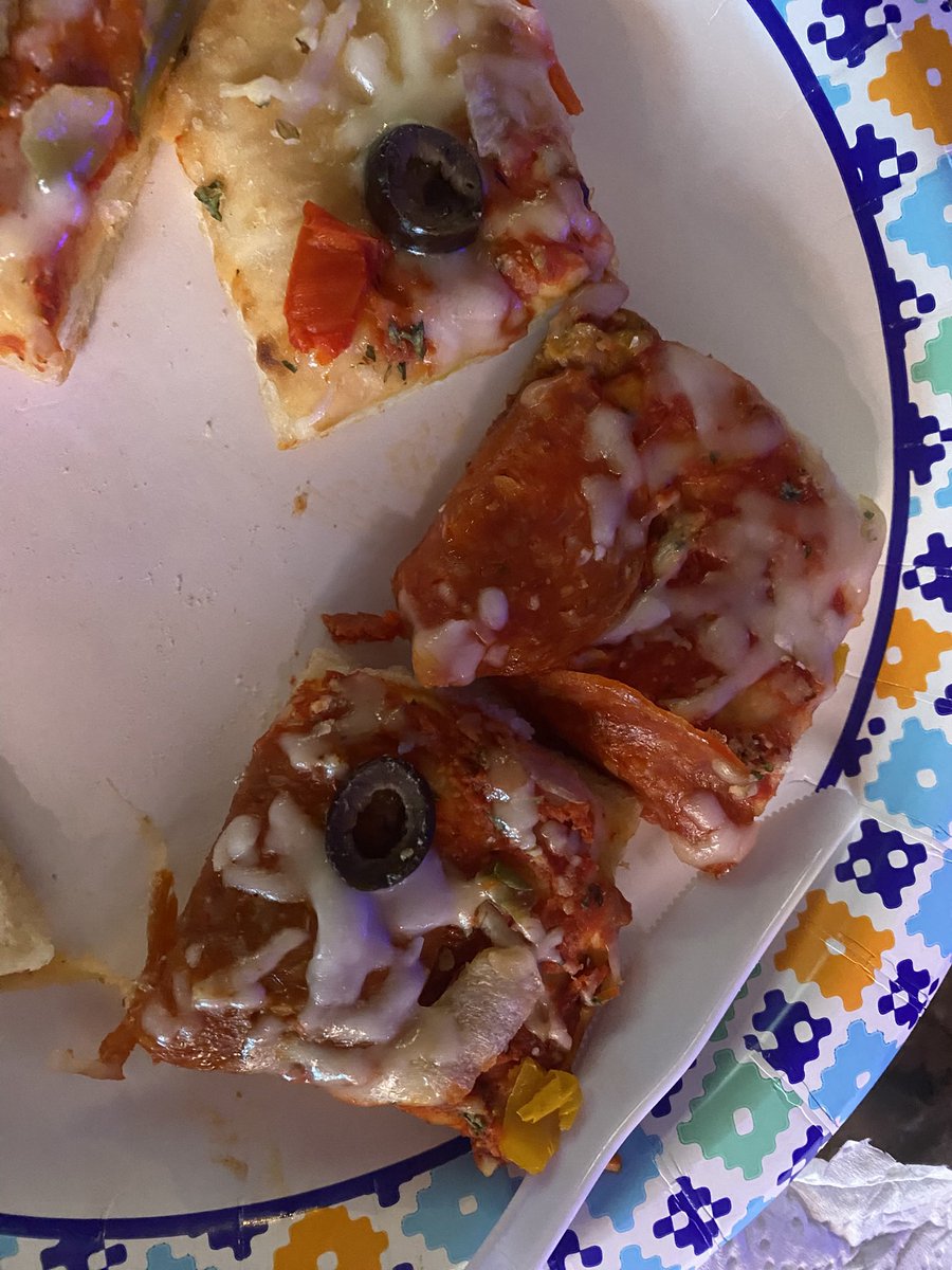 Checkmeout2026's tweet photo. Lunch from @Walmart  market side pizza 🍕 #contentcreator https://t.co/oP6TpouR1f
