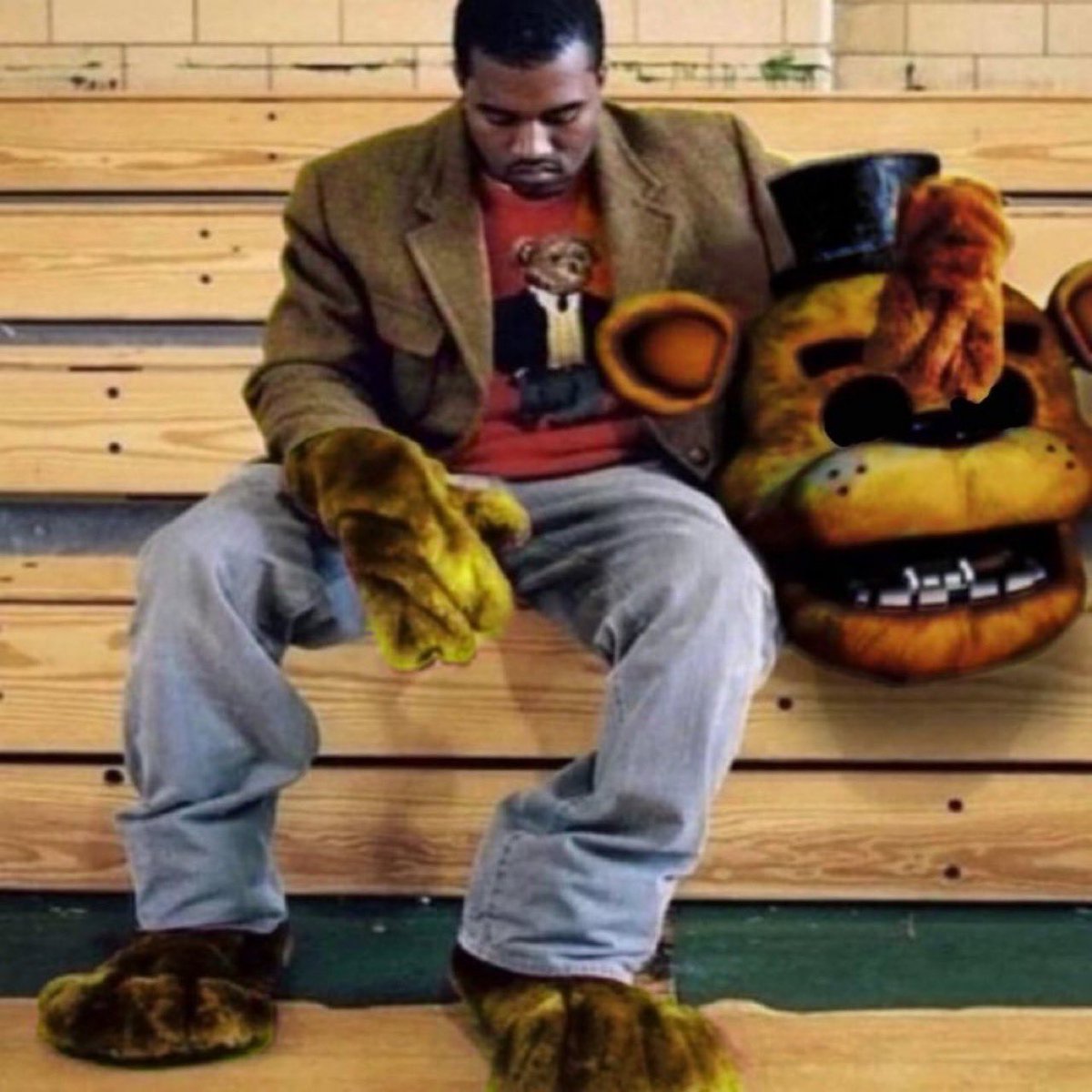 KanyeFunniesFan's tweet photo. Wait guys should I do this pfp instead or wait a week or two https://t.co/slx26vSAuR