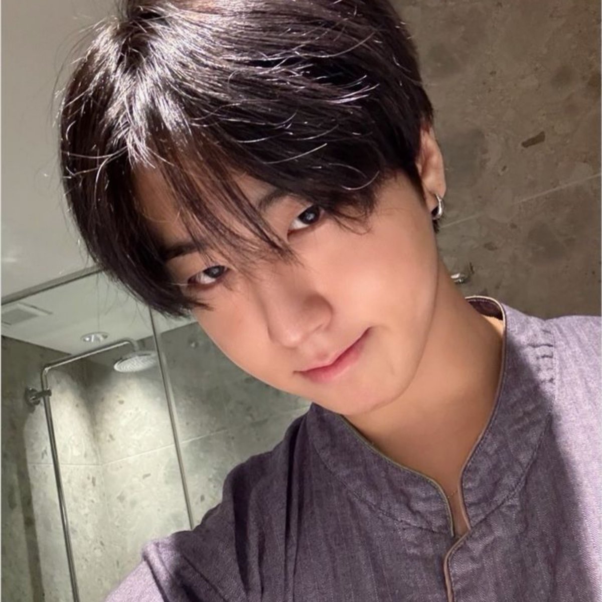 na2komattsu's tweet photo. #minsung au — Conotativo ou  Denotativo?

 Jisung e Minho vivem em um "pé de guerra". Depois de um tempo, Jisung já não sabe se a expressão é no sentido conotativo ou denotativo

ou

Lee Minho descobre ter fetiche em pés https://t.co/jpMqPsoRIM