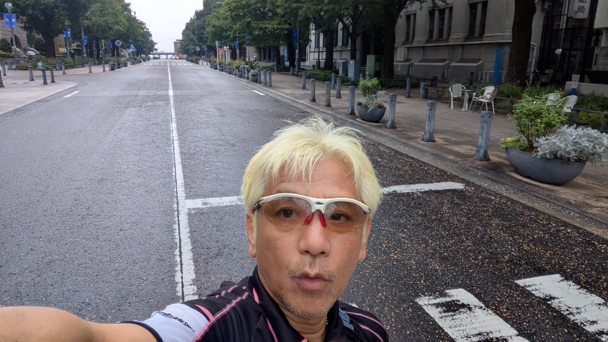 cubasscissor's tweet photo. 今朝の日本大通りはボッチでした😂
雨もけっこう降って来た☔
あべ理容館💈8時30分開店です
おかげ様で本日も午前中予約埋まってます!
月曜火曜日は連休頂きます
#日本大通り
#GOOZ https://t.co/1w2QcEJkRX