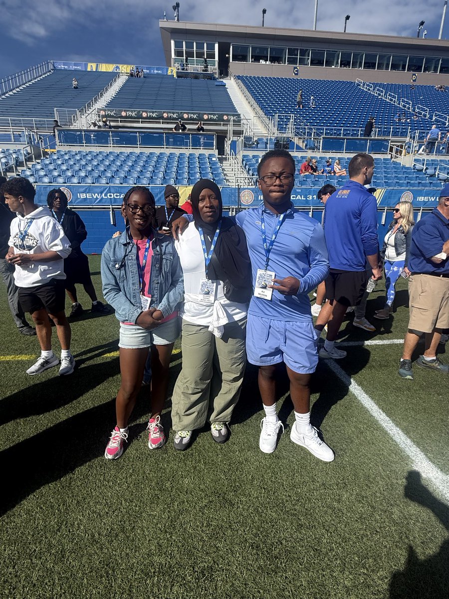AliMuhsin3rd's tweet photo. Thank You @UDFBrecruiting @Delaware_FB @xdye21 @AHuttFB for inviting me and my family out to an awesome game! I had a blast and look forward to coming back real soon. Great team win! #GoHens https://t.co/UKIinMxl0g